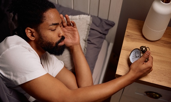 Melatonina – klucz do zdrowego snu w wakacyjnym rytmie